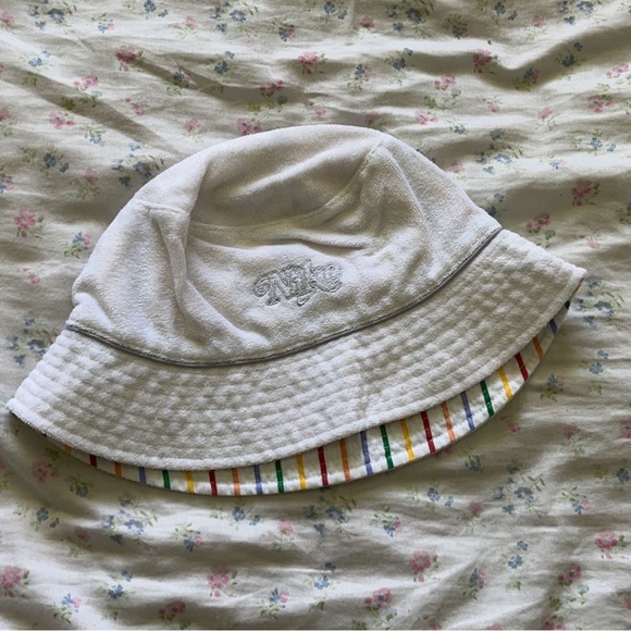 Nike Embroidered Bucket Hat O/S - Picture 1 of 2
